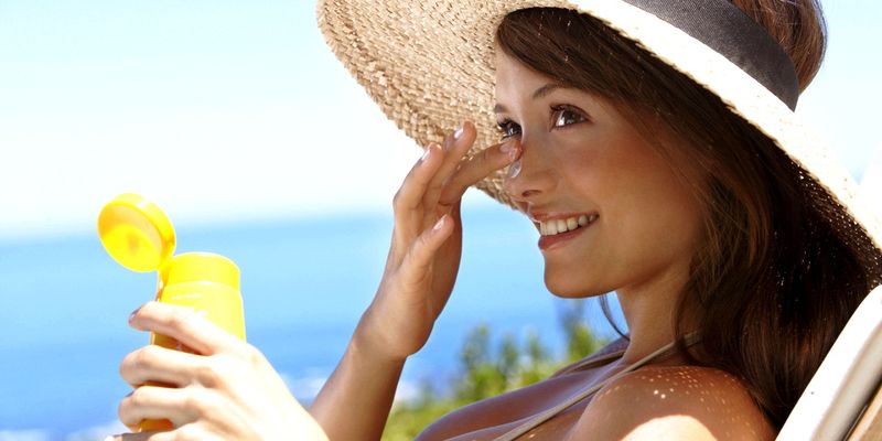 Сонцезахисний крем із SPF 30, 50 або 100 — у чому різниця