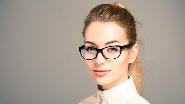 Які 3 деталі допоможуть жінці виглядати стильно