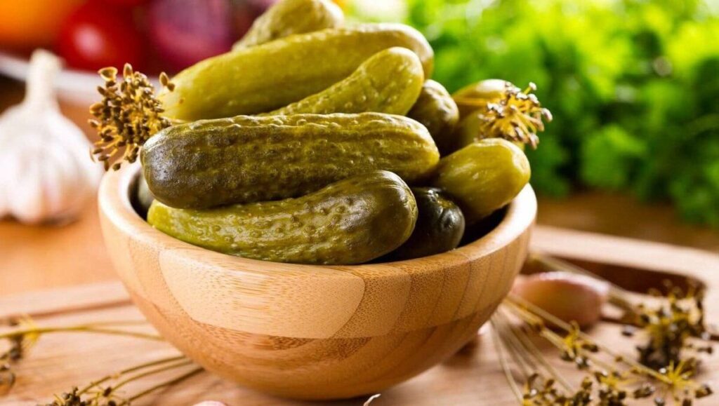 Як підтримати здоров'я кишечника та корисну мікрофлору: 11 продуктів, які багаті пробіотиками