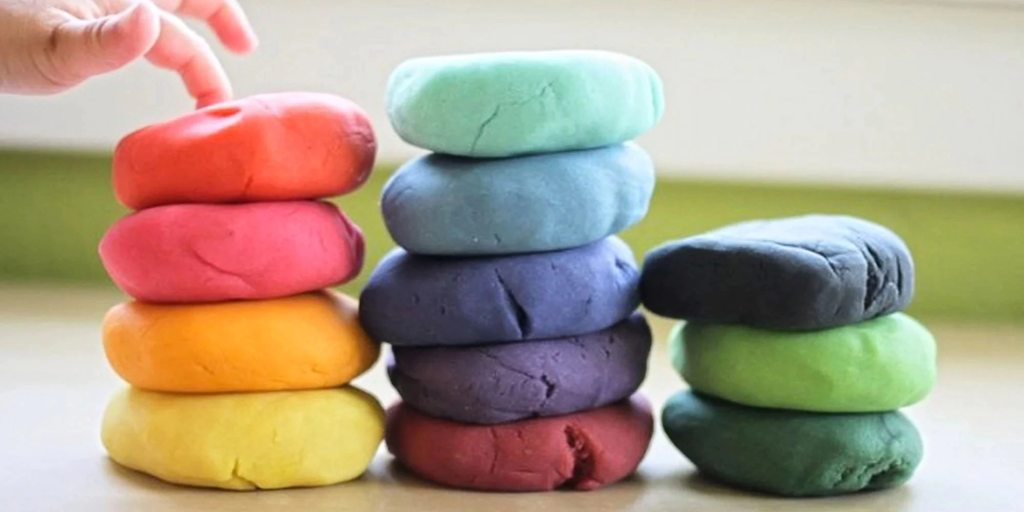Як зробити масу для ліплення Play Doh за 15 хвилин