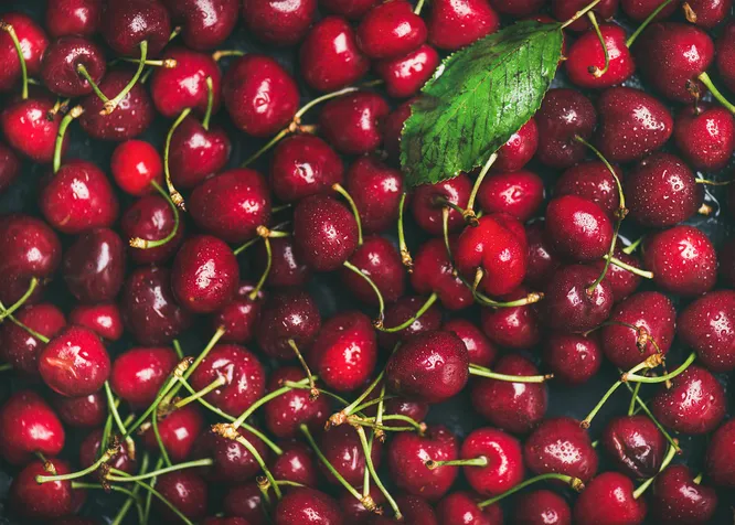 Чи корисна черешня, якщо в ній багато цукру