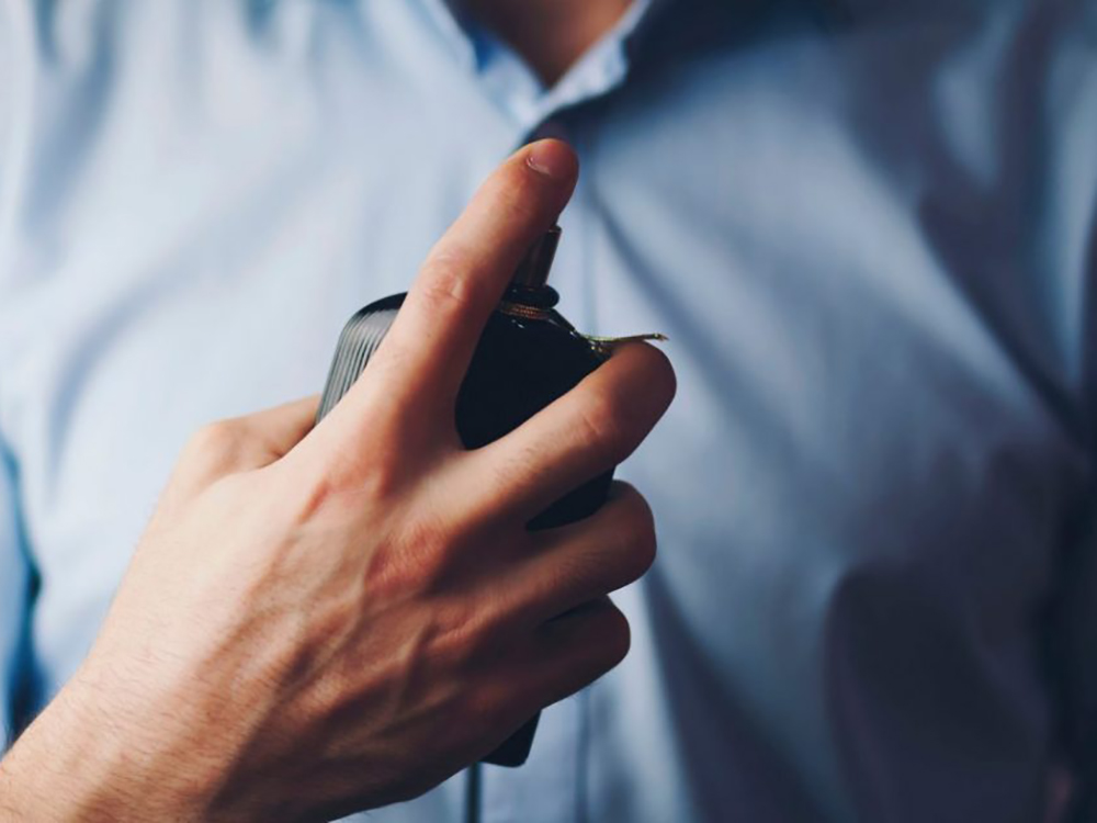 3 поради, як вибрати аромат для чоловіка, щоб він по-справжньому йому сподобався