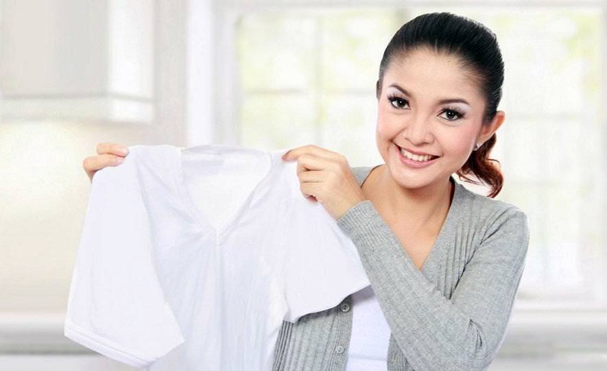 Як відіпрати клей ПВА з одягу: господині радять
