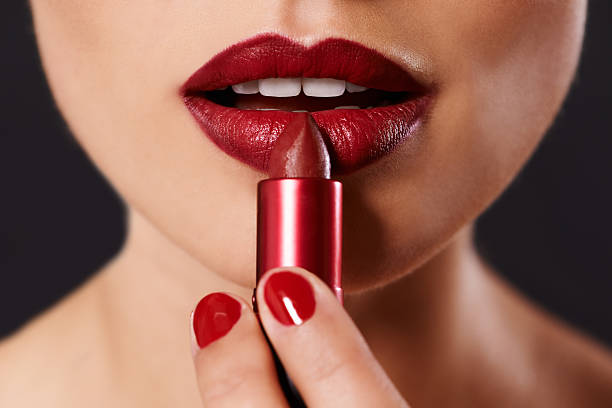 Помади для губ в AmoreShop — все найкраще для жінок