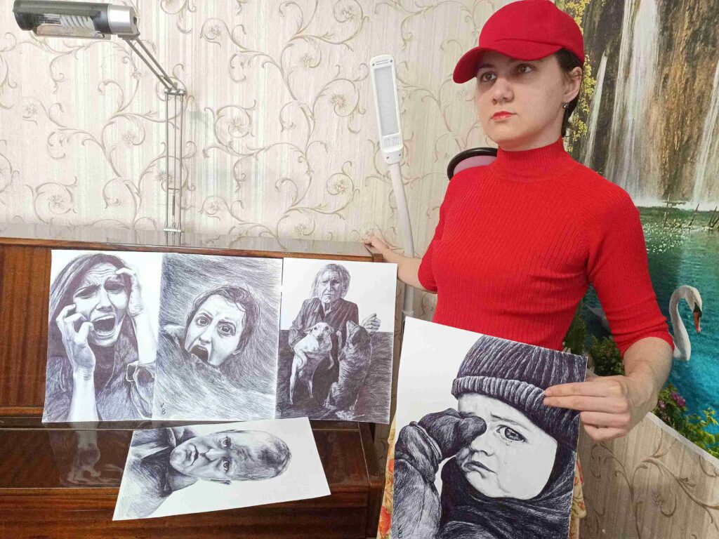 Корінна жителька Херсону створила нові картини кульковою ручкою