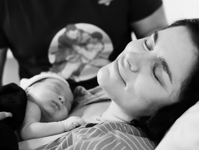 Іванна Онуфрійчук «розчинилася» у любові до свого новонародженого сина та показала нові світлини