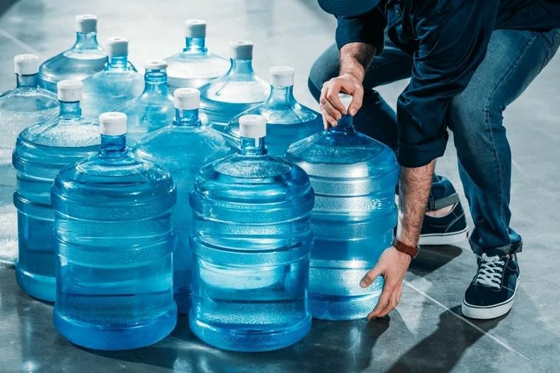 Що українцям потрібно знати про збереження води в пластикових пляшках