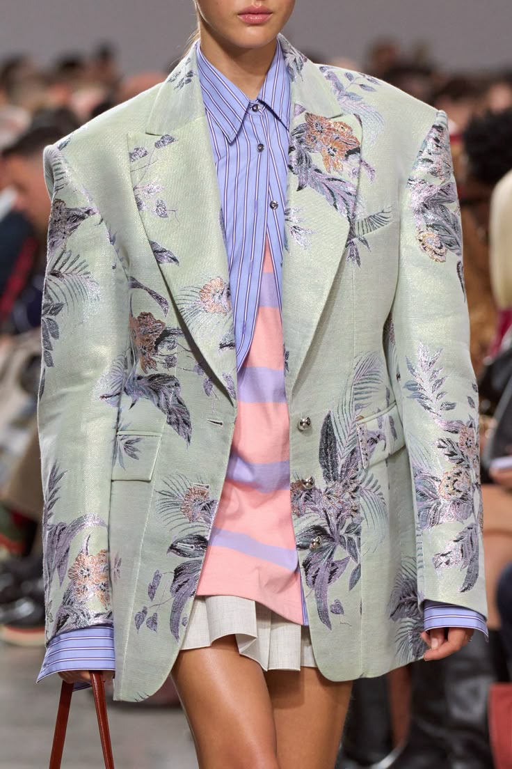 Квітковий принт став сильним трендом / Rabanne Spring 2025 Ready-to-Wear