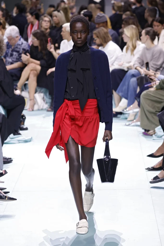 Prada весна-літо 2025