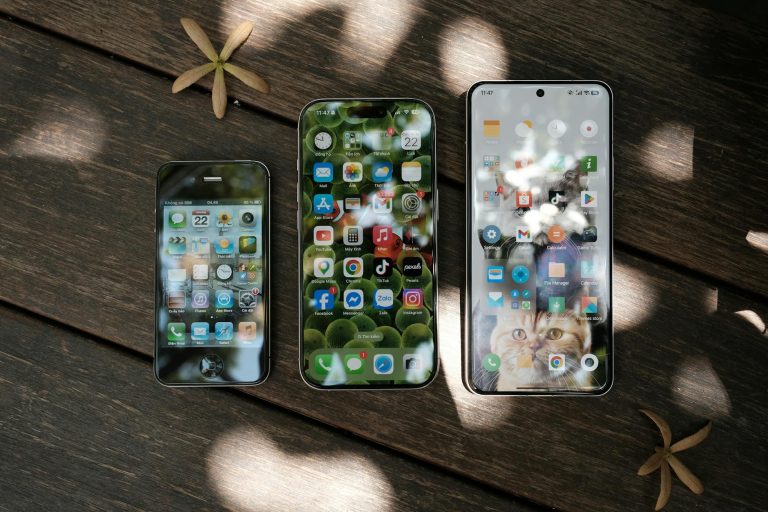 comparison social media phone