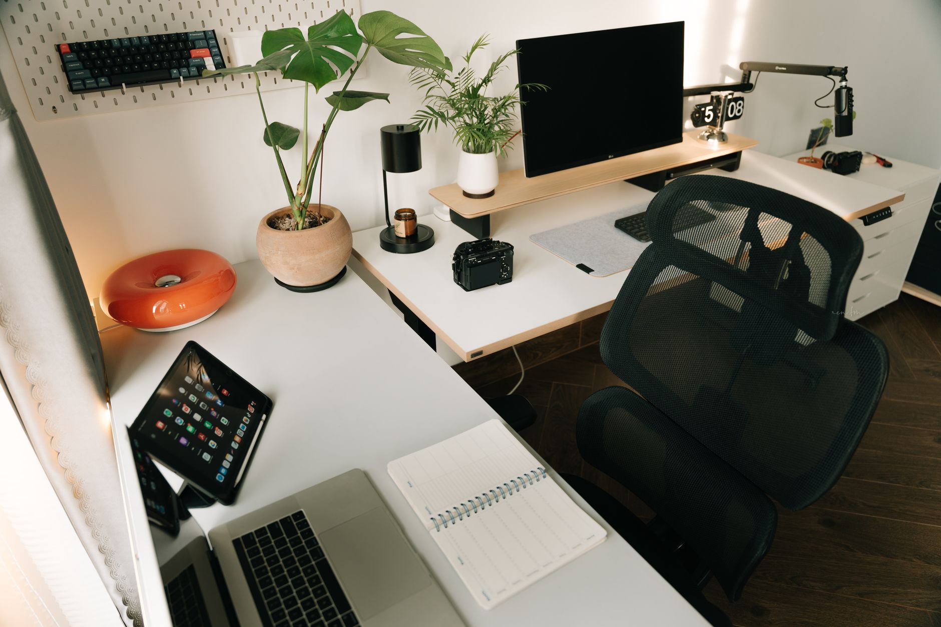 home office desk setup