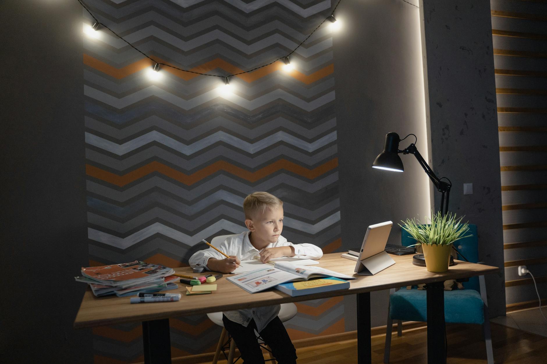 kids desk study room