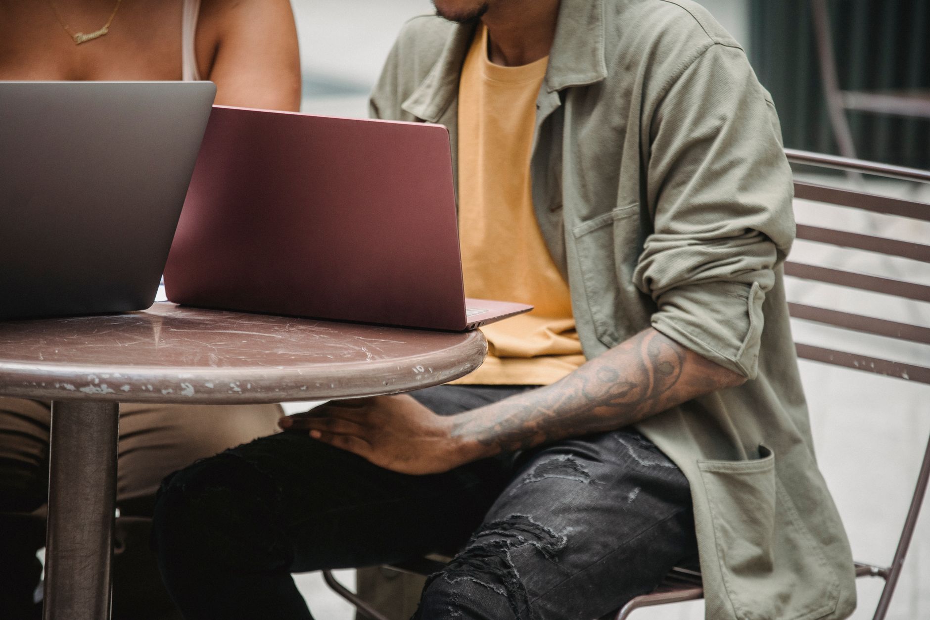 startup laptop entrepreneur cafe