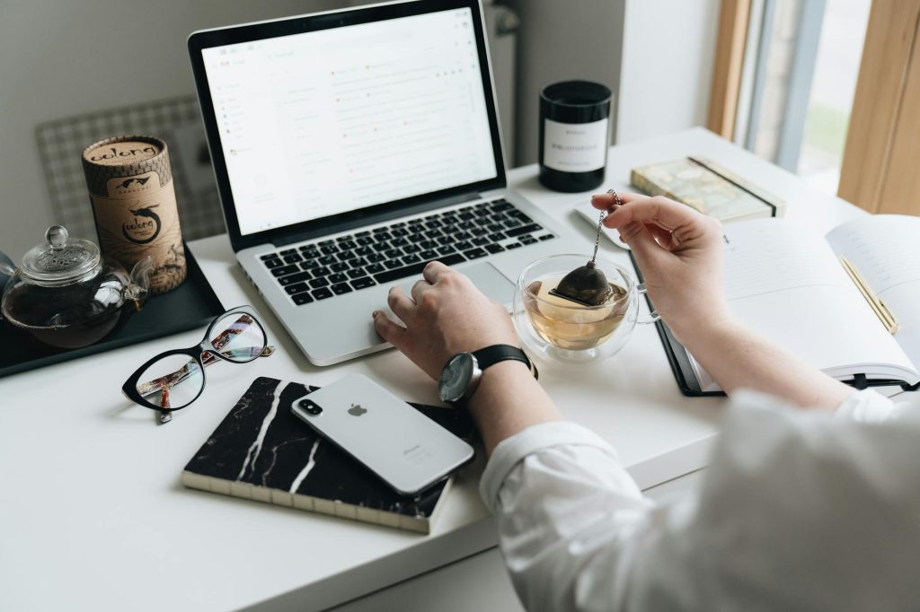 email marketing laptop newsletter