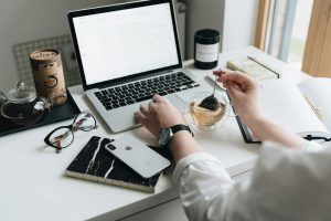 email marketing laptop newsletter