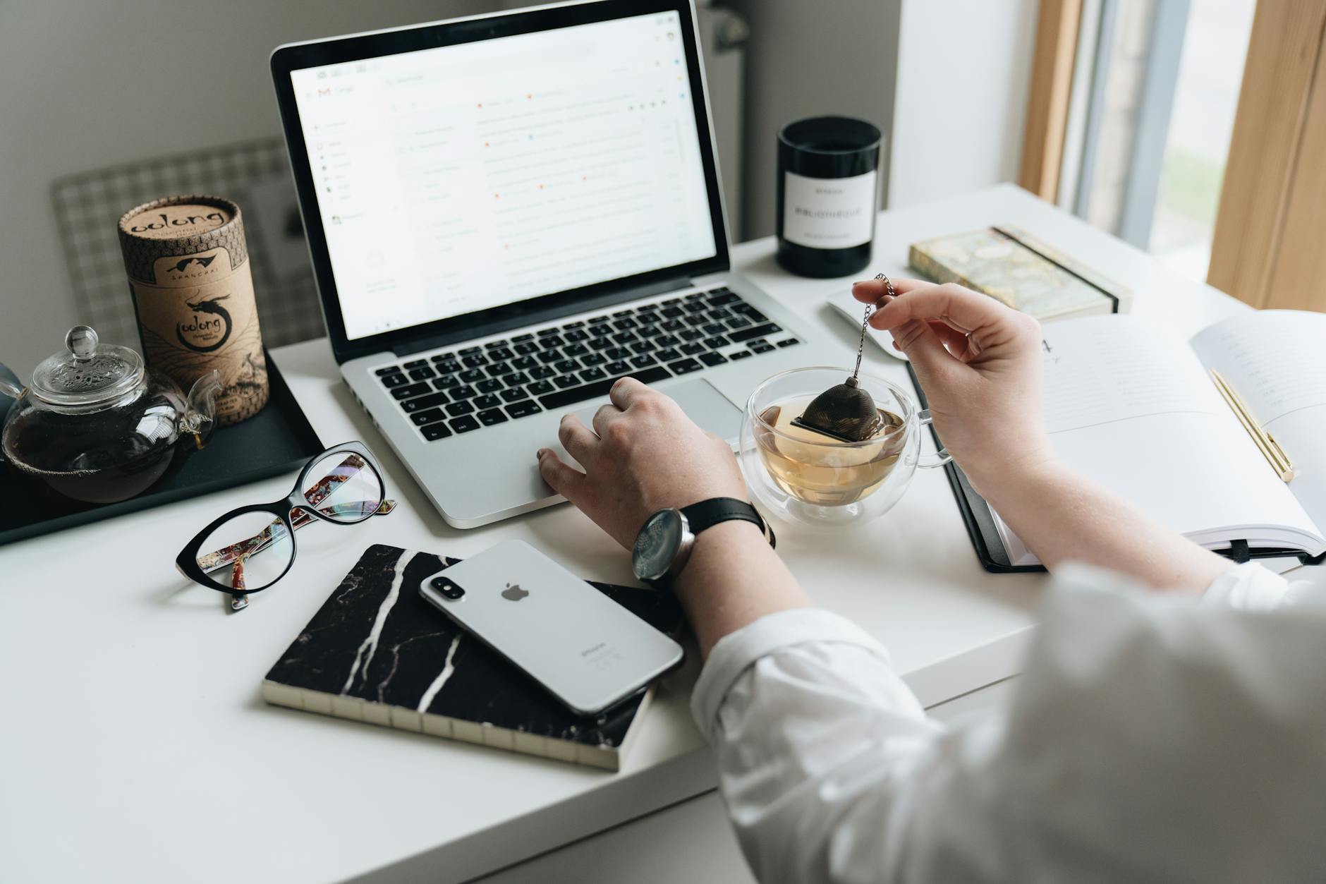 email marketing laptop newsletter