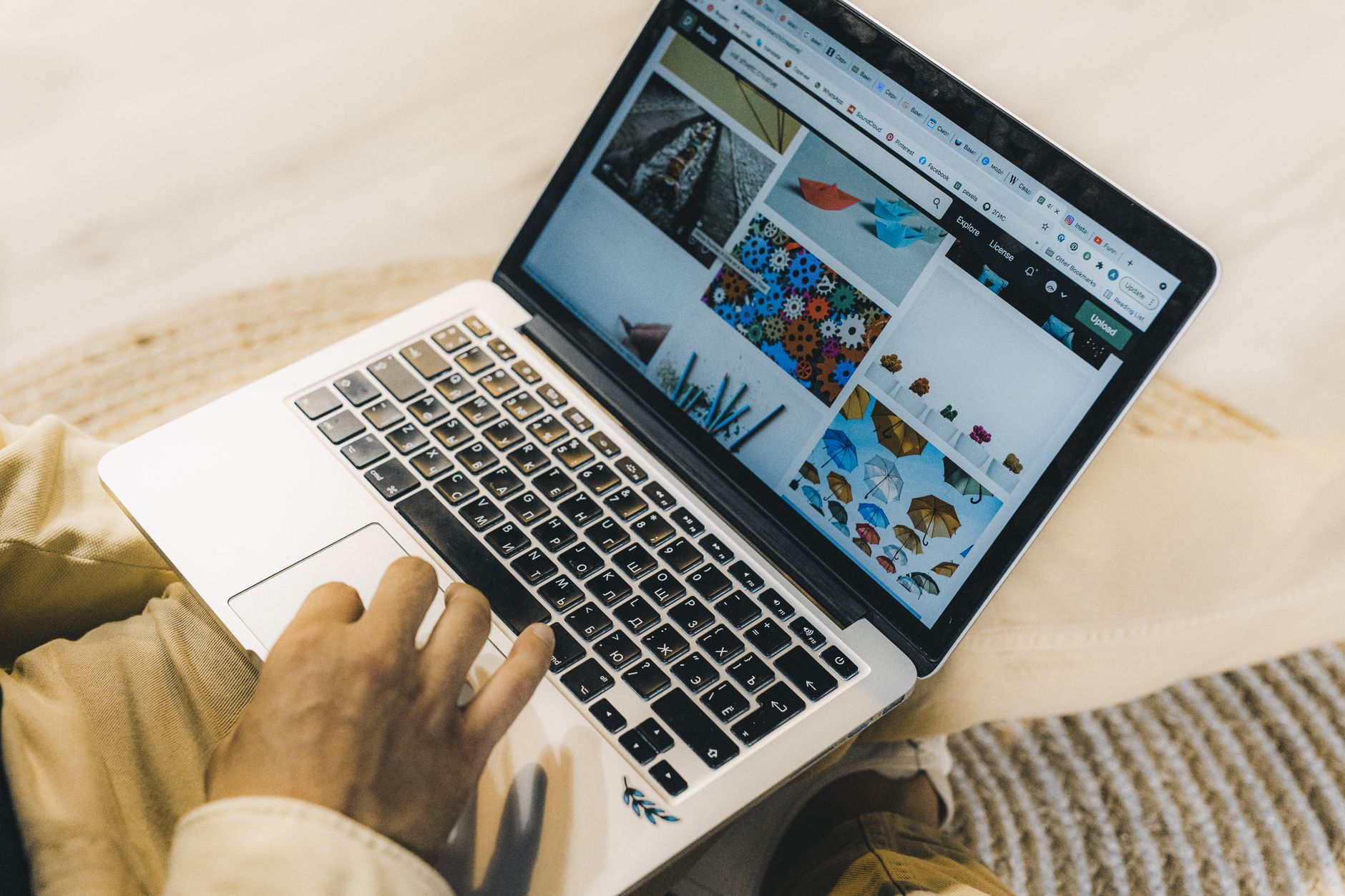 online work freelance laptop