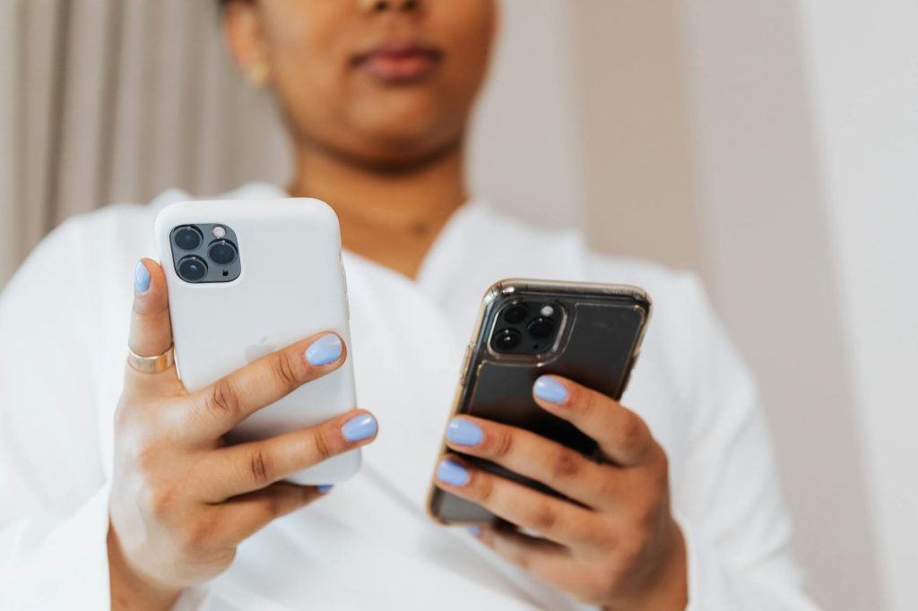 social media compare phone