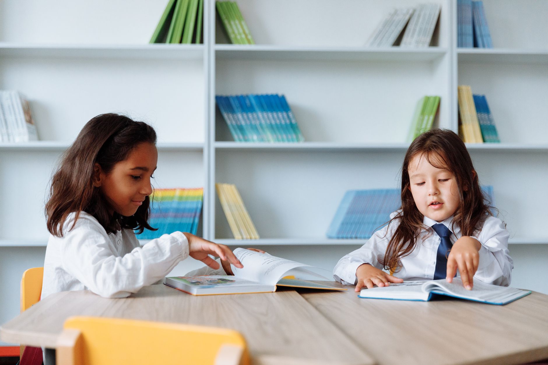 bilingual child book reading