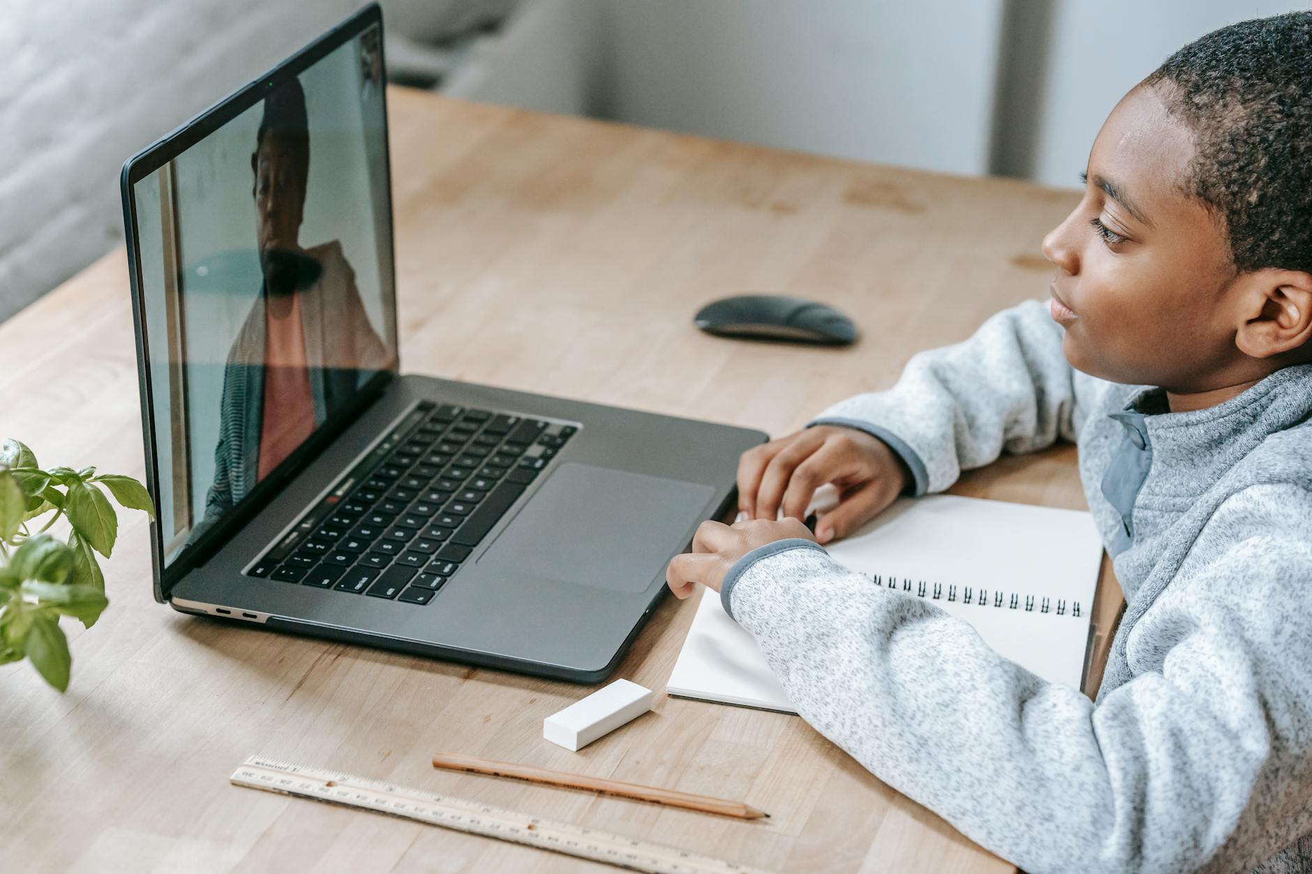 online school education laptop
