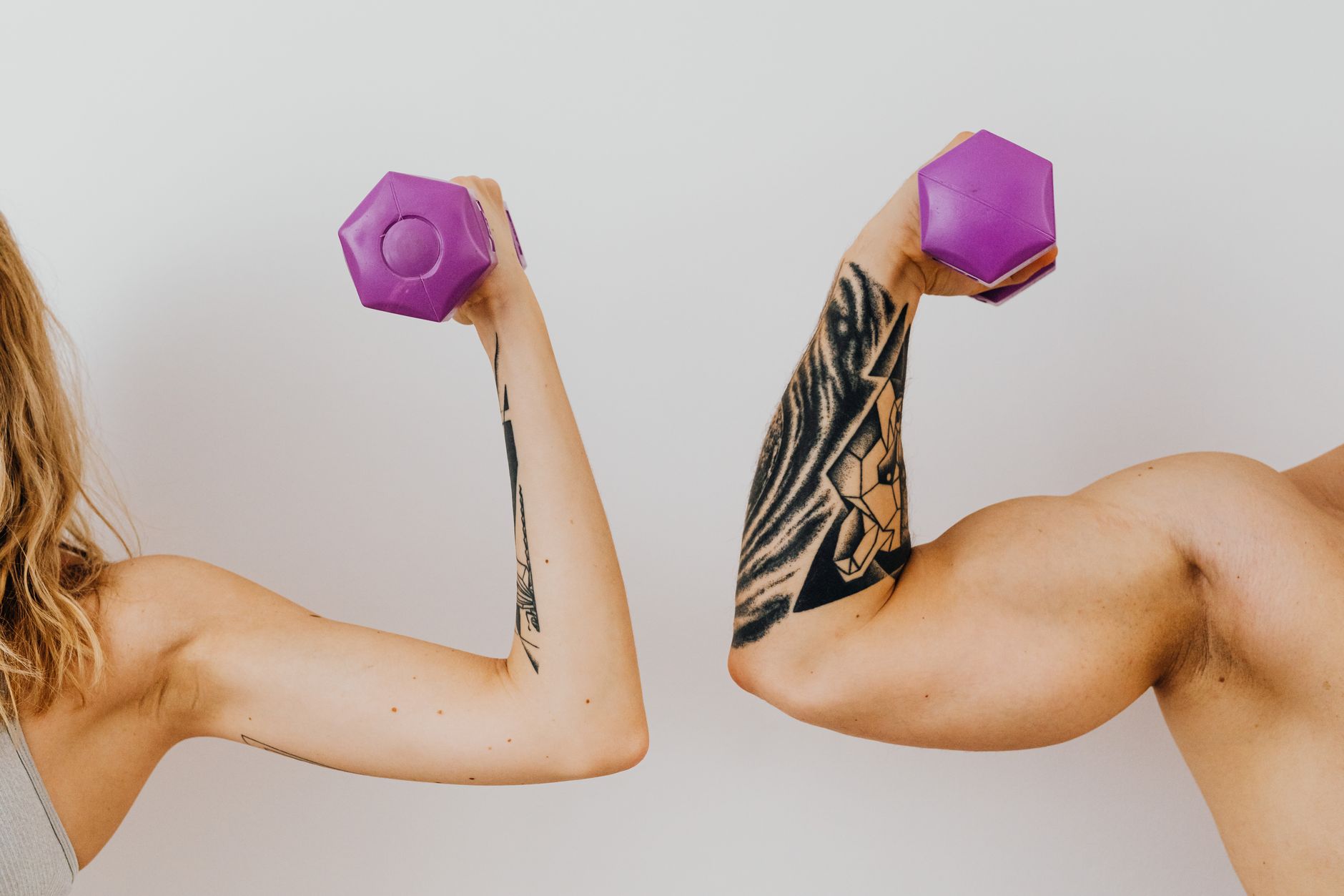 women arms workout dumbbells
