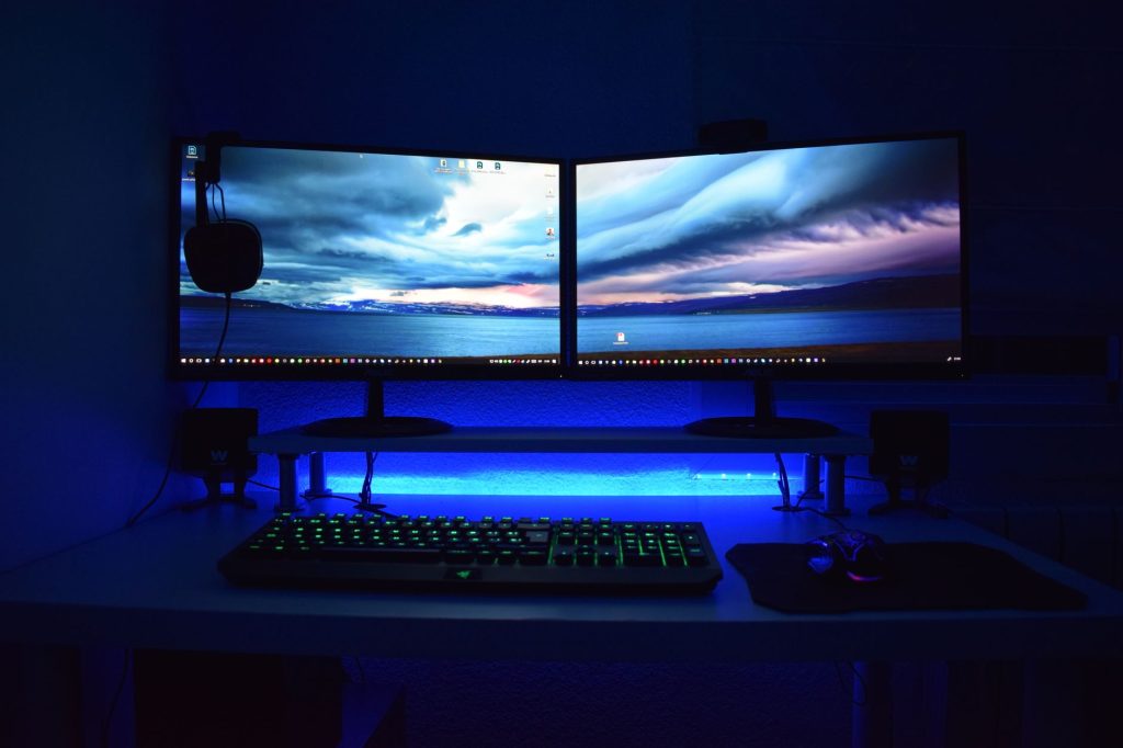 dual monitor setup desk